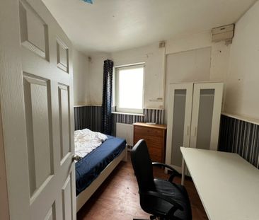 2 Bed Terraced House, Ilkeston Road, NG7 - Photo 3