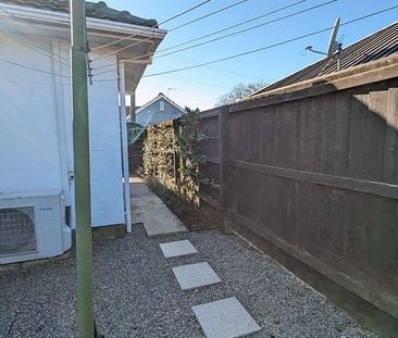 Sunny 2 Bedroom House for Rent - Russley - Photo 6