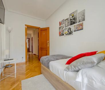 Calle de Juan Esplandiú, Madrid, Community of Madrid 28007 - Photo 4