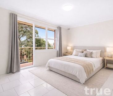 LIGHT FILLED APARTMENT IN IDEAL LOCATION - Photo 2