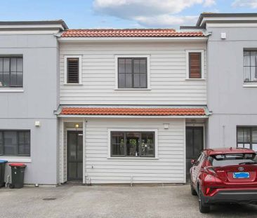 Prime Location & Low Maintenance Townhouse! - Photo 2