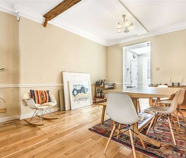 A charming light and spacious maisonette set in one of Hampstead's oldest buildings in the heart of Hampstead village. - Photo 5