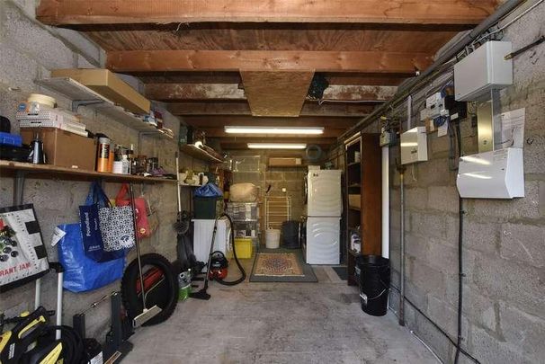 Castle Gardens, Bath, Somerset, BA2 - Photo 1