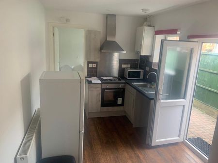 1 bedroom flat to rent - Photo 2