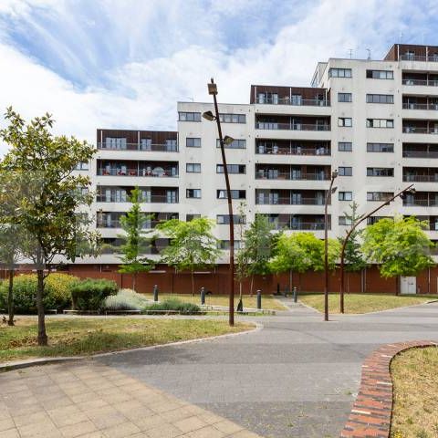 2 bedroom apartment seconds away from Caledonian road station inc all bills - Photo 2