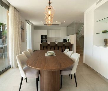 Luxury Villa for rent in Estepona, Andalusia - Photo 4