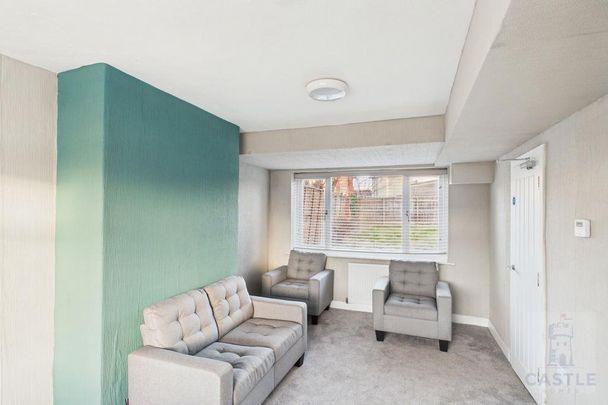 4 bedroom house of multiple occupation to rent - Photo 1