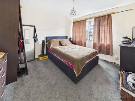 3 bedroom maisonette to rent - Photo 2