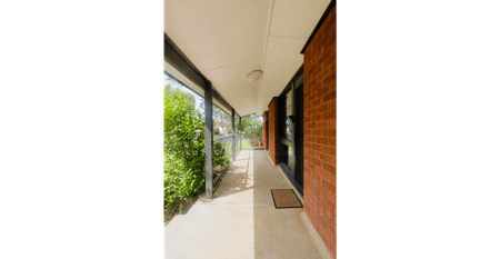 BEAUTIFULLY PRESENTED 3 BEDROOM HOME WITH AIR CON!! - Photo 3