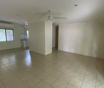 2/4 Seabrook Avenue, Port Douglas QLD - Photo 3