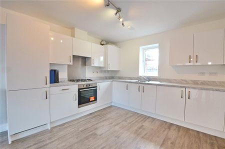 4 bedroom end of terrace house to rent - Photo 5