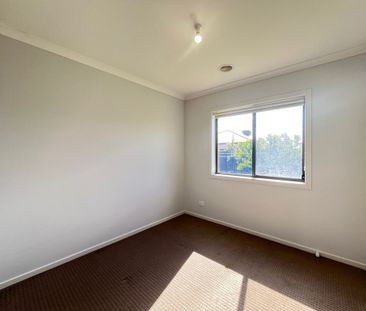 Stunning Property with Open-Plan Living - Photo 1