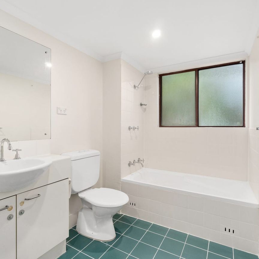 Lifestyle & Spacious - Photo 1