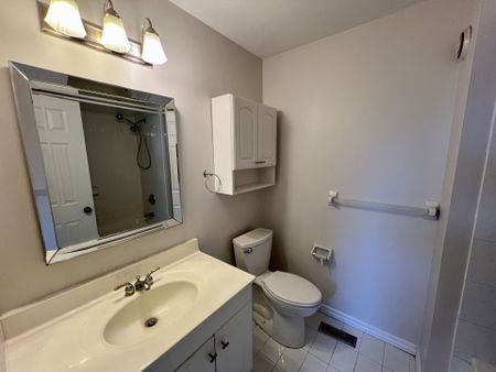 For Lease - 125 Hopewell Road, Oakville, Ontario - Photo 2