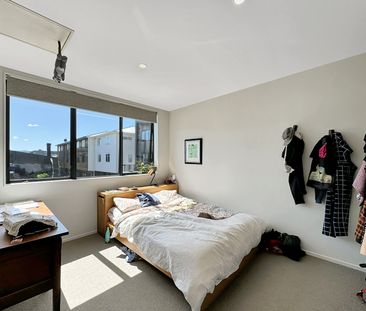 Welcome home to 12 Arney Street. - Photo 2