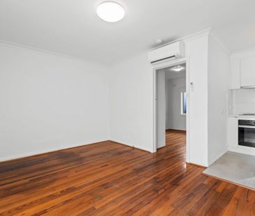 Location, Location! - Photo 3