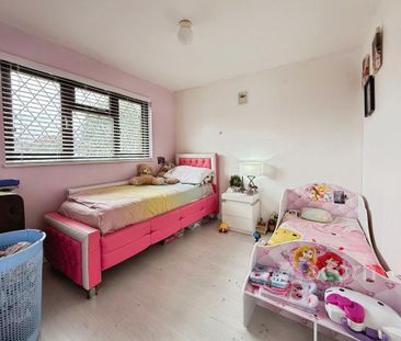 4 bedroom semi-detached house to rent - Photo 6