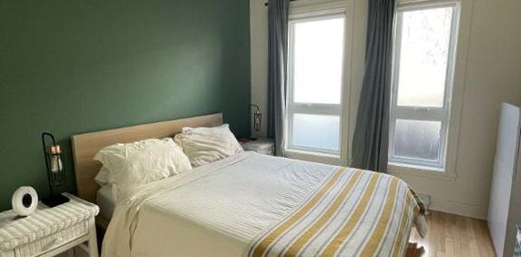 Grand 3 1/2 lumineux avec terrasse privée juste à côté du métro Frontenac. - Photo 2