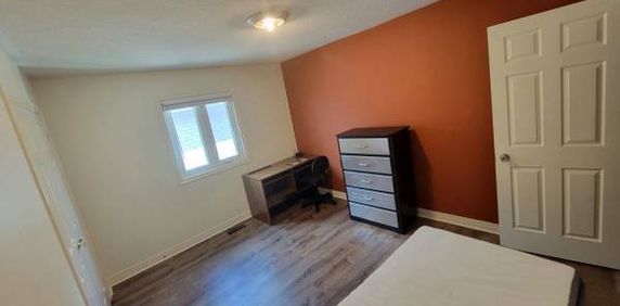 PROVATE ROOMS IN THE GTA FOR RENT: Student FemaIe ideal - Photo 2