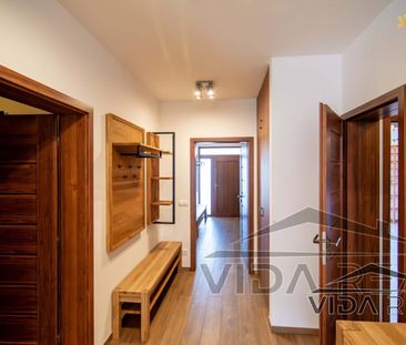 Nadštandardný 4-izbový rodinný dom s garážou a veľkým pozemkom - Photo 3
