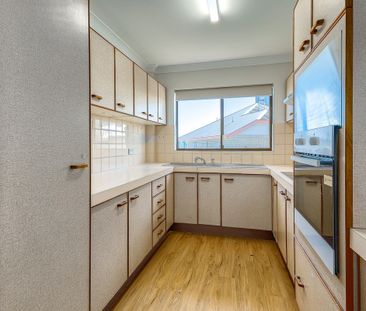Spacious 3-bedroom Apartment With City Views - Photo 4