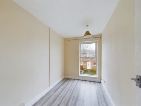 4 bed end of terrace house to rent in Canterbury Way, Stevenage, SG1 - Photo 3