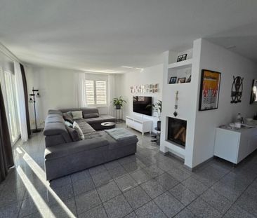 Beautiful 4.5-room apartment in standard condominium with fireplace... - Photo 1