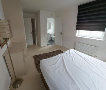 Minotaur Way, Pentrechwyth, SWANSEA - Photo 4