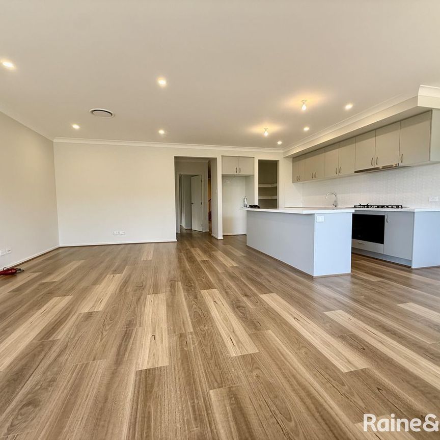 Upgraded brand new 5 Bedroom house for rent - Photo 1