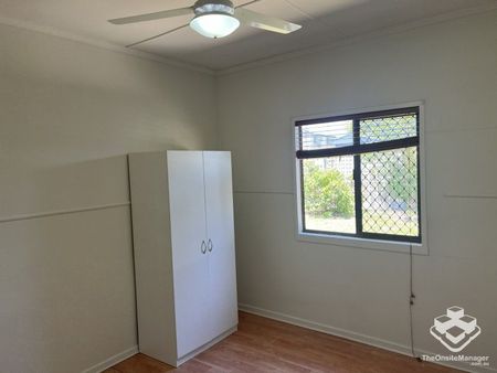 Homely 3 Bed Cottage with Big Yard in ideal Ipswich location. - Photo 3