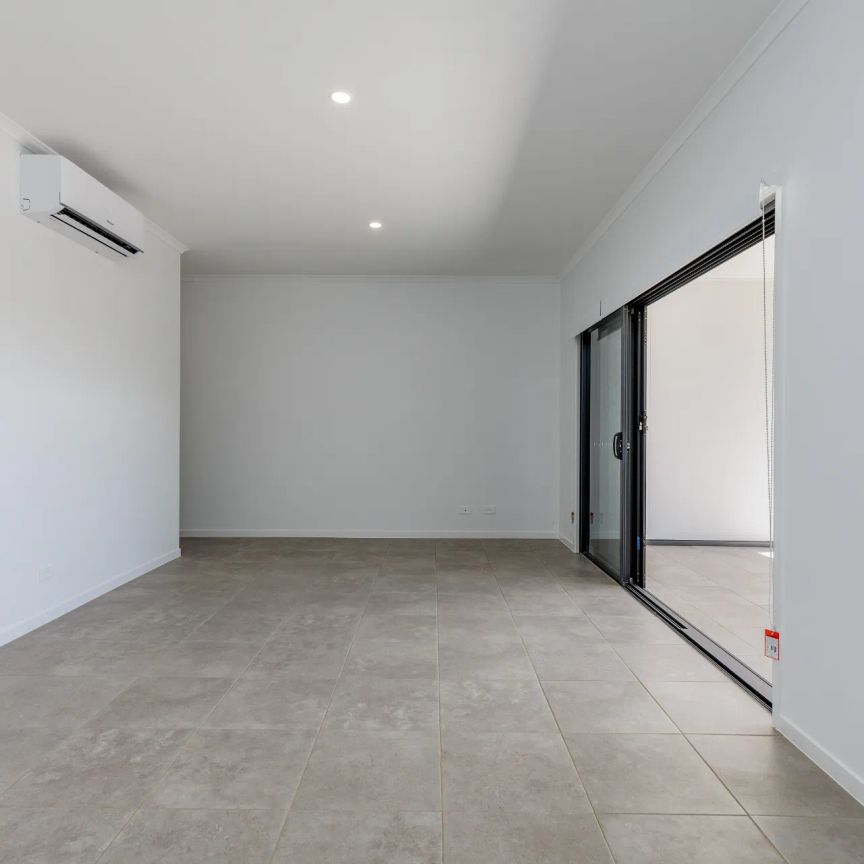 Brand new, beautifully designed townhouse! - Photo 1