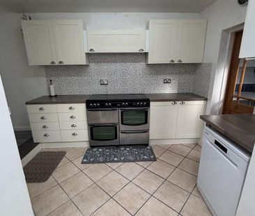 3 bedroom end of terrace house to rent - Photo 6