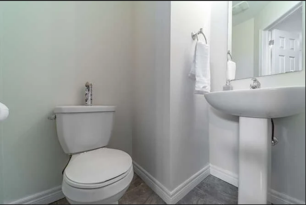3 bd Apartment for Rent in Hamilton, ON - Photo 1
