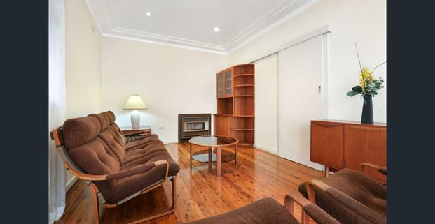 Classic charm meets family comfort - Photo 1