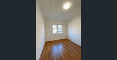 Prime Location-Quick access to Light Rail and multiple bus routes, short walk to UNSW! CONFIRM THE LEASE TERM IN ADVANCE! - Photo 2