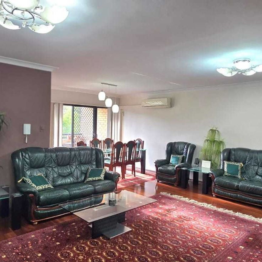 Spacious Three-Bedroom Apartment in a Convenient Auburn Location - Photo 1