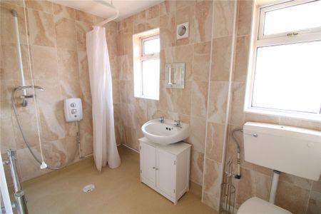 3 bedroom terraced house to rent - Photo 4