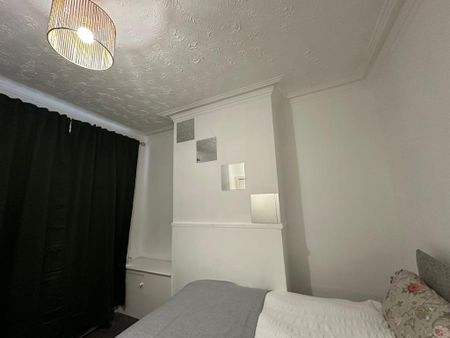 3 bedroom house of multiple occupation to rent - Photo 2