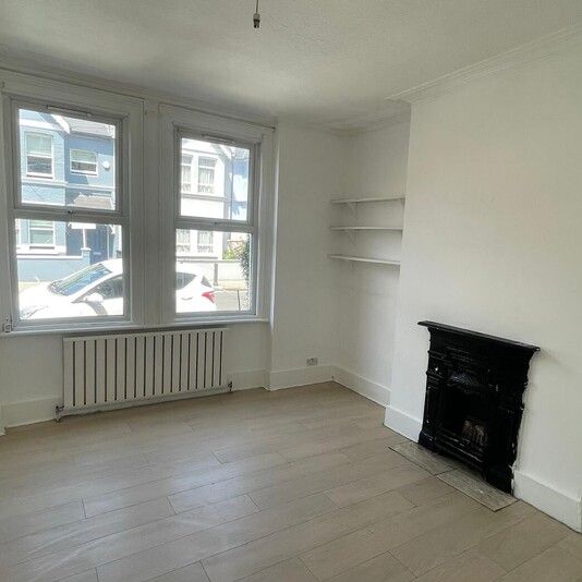 Undine Street - Photo 1