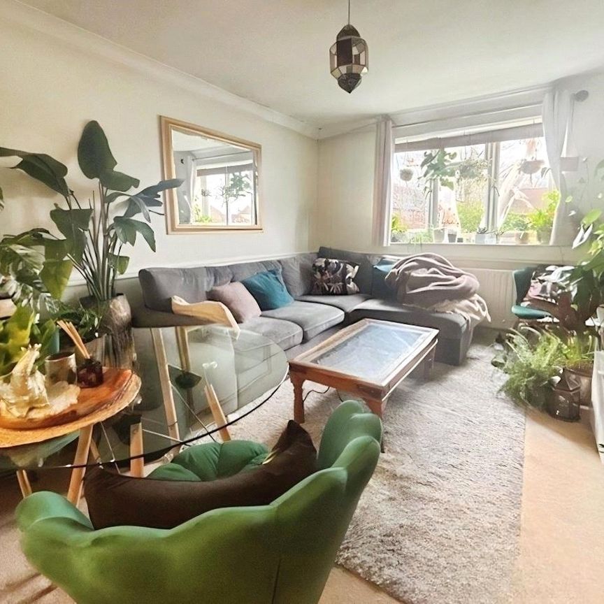 Sampson Court, Linden Way, Shepperton, Middlesex, TW17 8BW - Photo 1