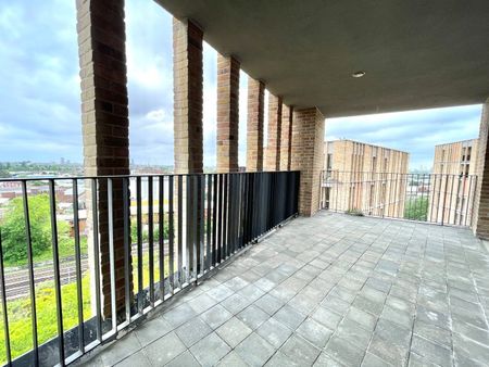 3 Bed Flat, Baddiel House, NW10 - Photo 2