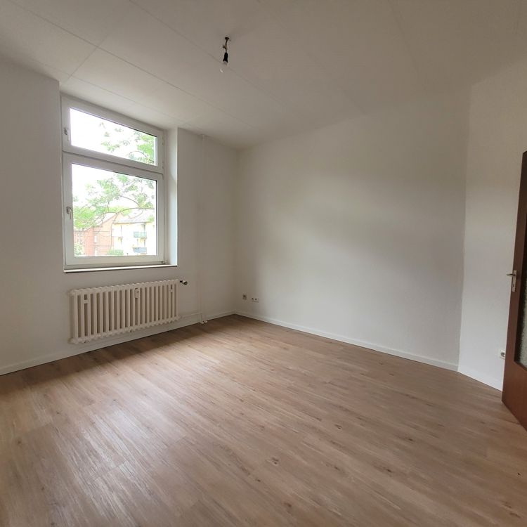 Renovierte 2-Zimmer-Wohnung sucht neue Mieter! Besichtigungstermine sind ab dem 01.10.24 möglich - Photo 1