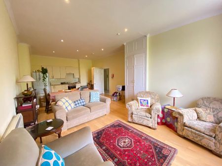 3 bedroom flat to rent - Photo 4