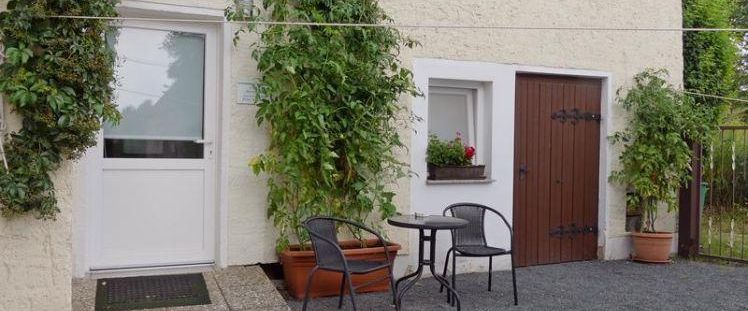 (EF0475_M) Dresden: Radebeul, kleines separates Apartment, möbliert, WLAN, Waschmaschine inklusive, Sitzecke im Garten - Photo 1