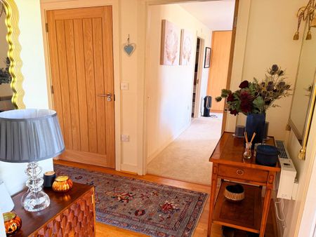 2 Bed Flat, Watermill Way, SW19 - Photo 4
