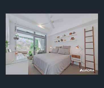 Luxurious North-Facing Boutique Apartment with Private Rocky Outlook - Photo 3