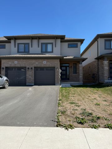 For Lease - 10 Otonabee Street, Belleville, Ontario - Photo 2