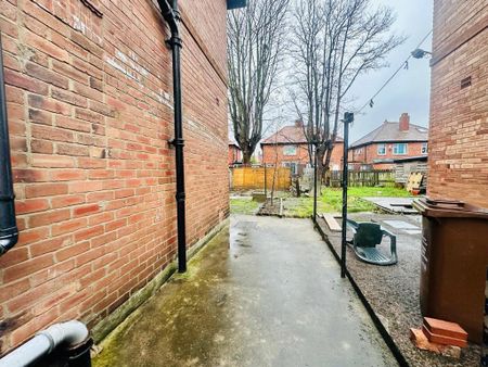 5 bedroom semi-detached house to rent - Photo 5