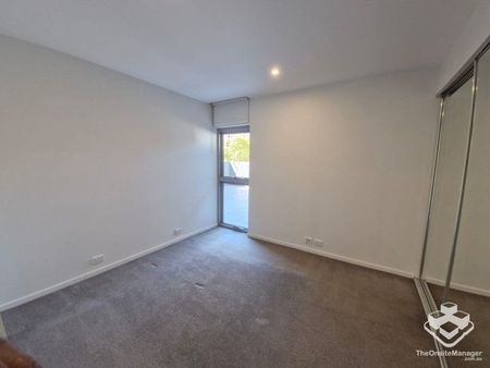 CONVENIENT LOCATION, MODERN AND SPACIOUS! - Photo 5