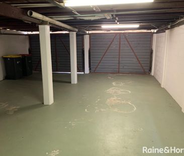 Spacious Family Home in a Quiet Cul-de-Sac! - Photo 4